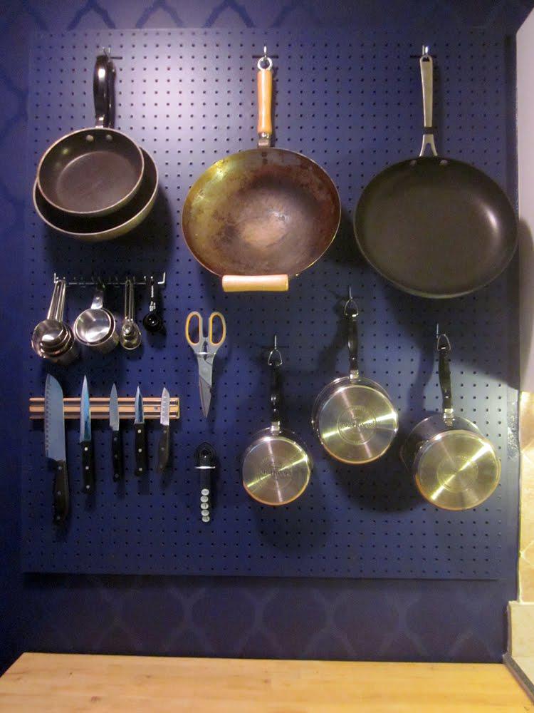 how-to-a-kitchen-pegboard-wall-organizer-L-SEZKmh